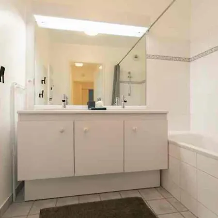 Apartment Paris & Vallee Village For 7 *